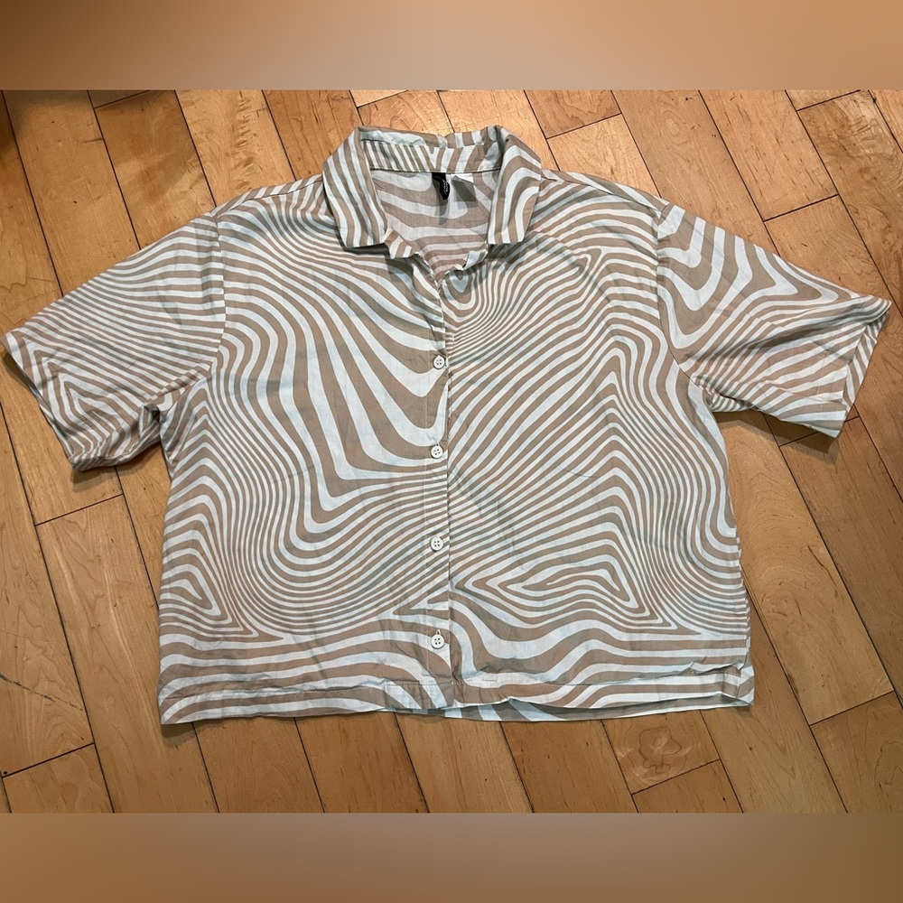 H&M Tan/White Zebra Print Button Down Top Size Small BOXCUT